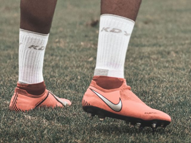 Comparatif chaussures de football : grip et stabilité
